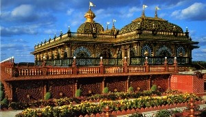 Palace-of-Gold-West-Virginia.-Image-Courtesy-of-cnn.com_.
